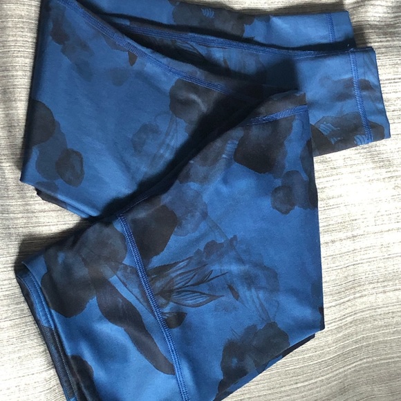 Lululemon Wunder Under Womens 4 Leggings Blue Black Inky Floral Luxtreme Active - Picture 6 of 7